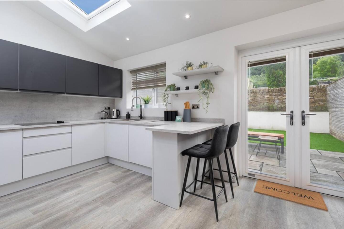 Prime Location, Modern 2br House Holiday home Sheffield