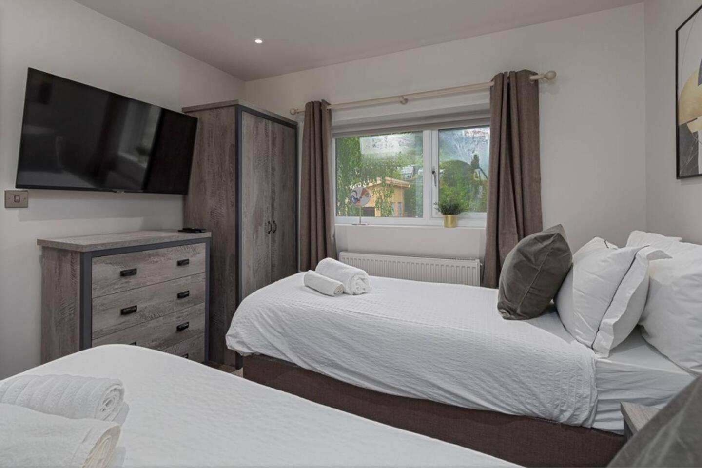 Prime Location, Modern 2br House